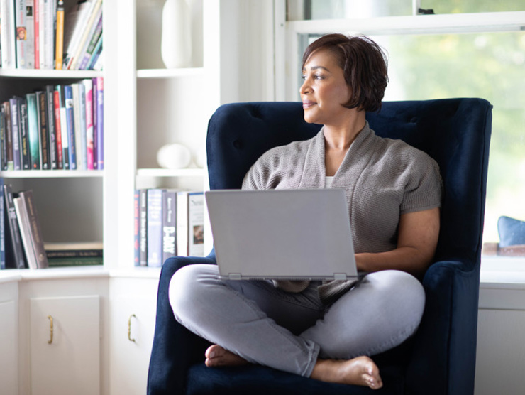Working mom looking at online learning options