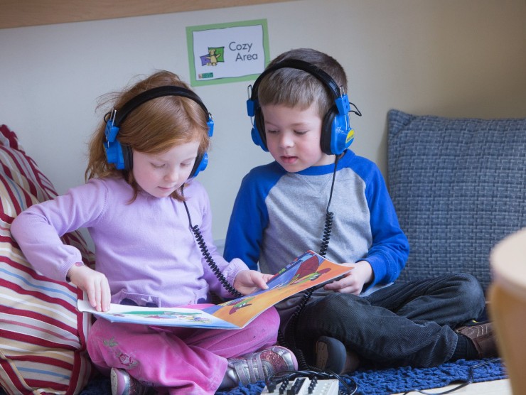 children with headphones on