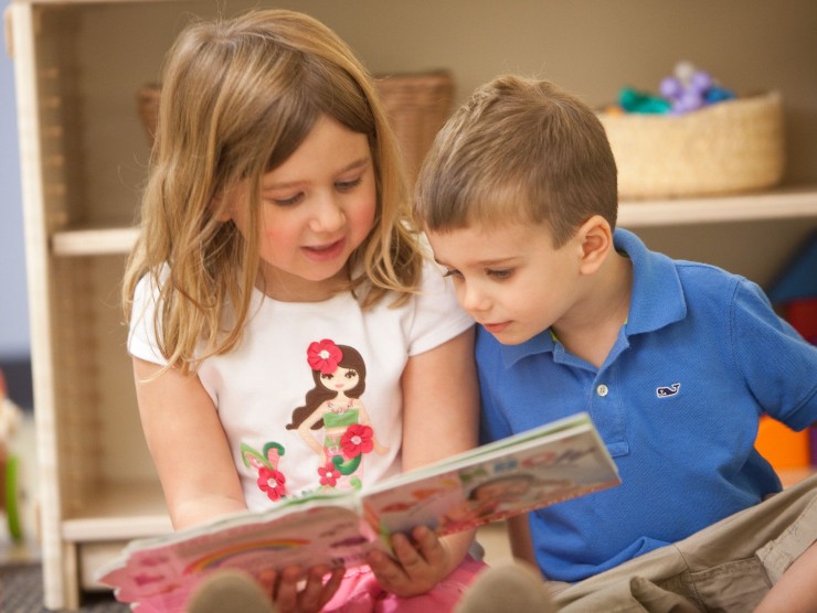 children reading 