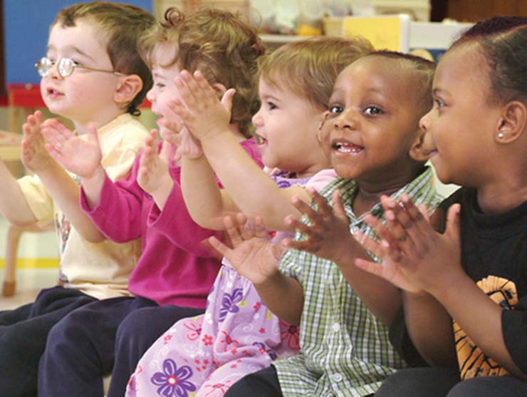 preschoolers clapping to music
