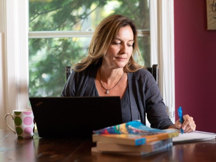 women with laptop 