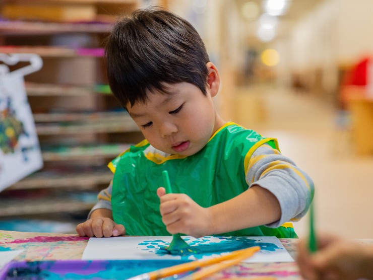 child finger painting 