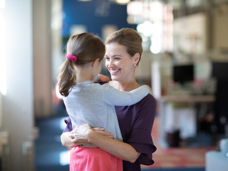 mom with daughter 