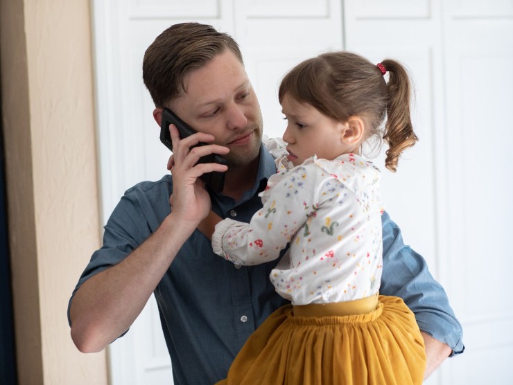 dad with daughter 