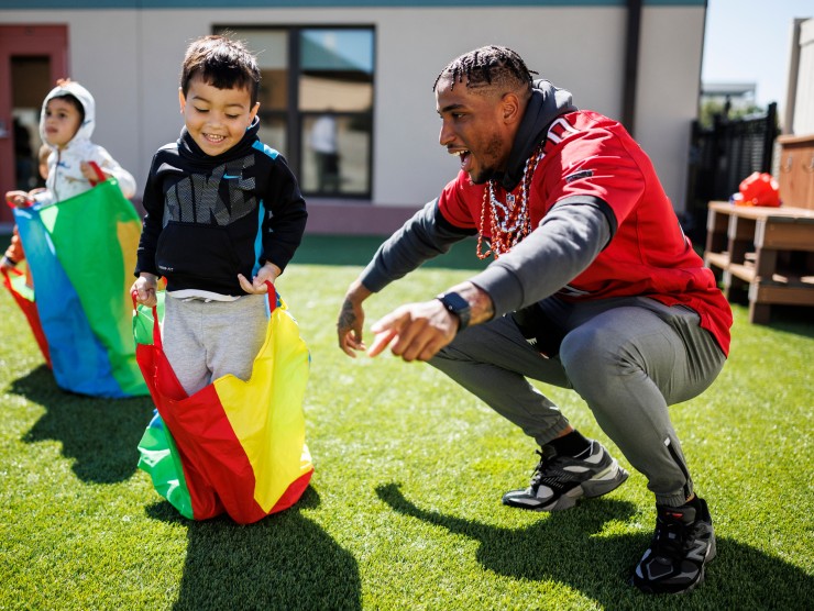 tampa bay rookie and child playing 