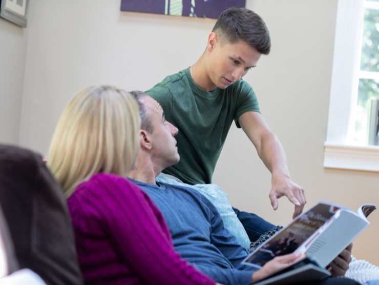 son with parents 