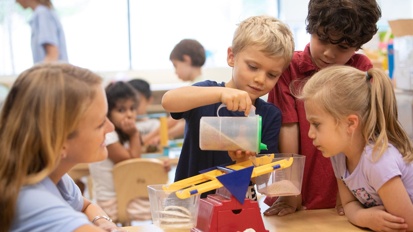 ArtSmart: Interesting materials and lots of different tools and techniques help children express themselves creatively.