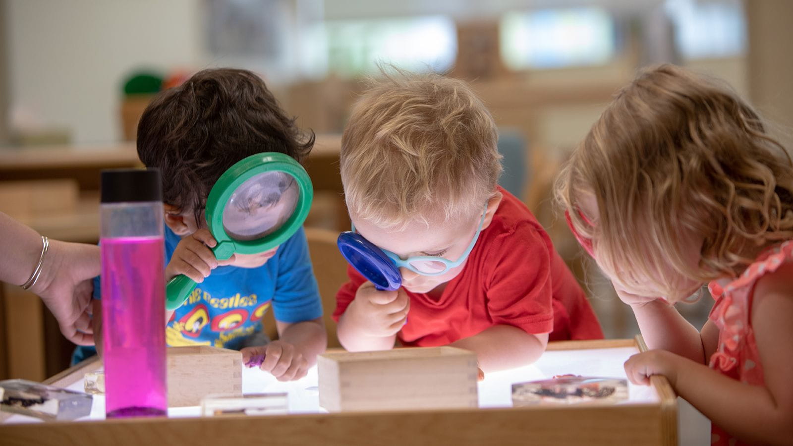 ArtSmart: Interesting materials and lots of different tools and techniques help children express themselves creatively.