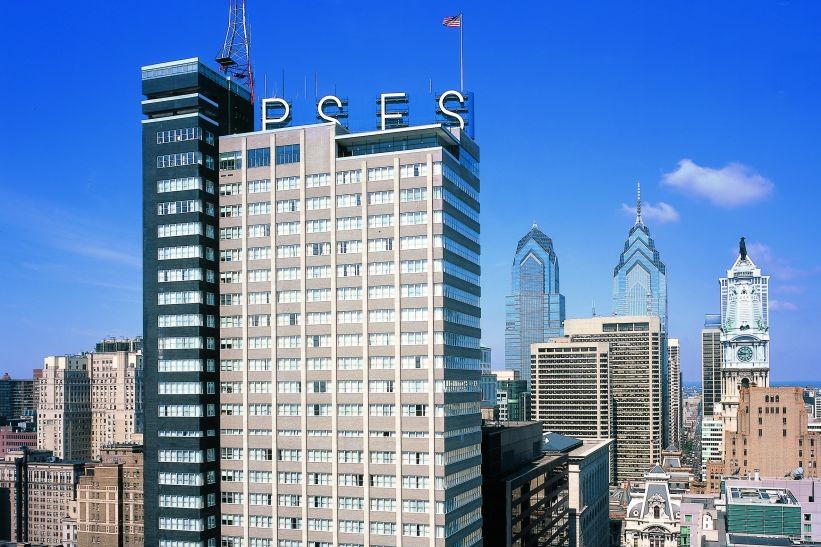 High-rise Loews Philadelphia Hotel overlooking downtown Philadelphia. 