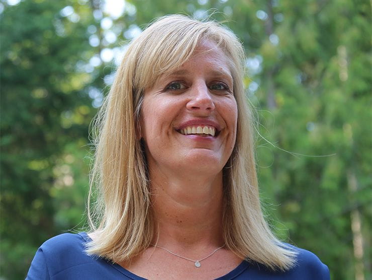 Rachel Robertson headshot