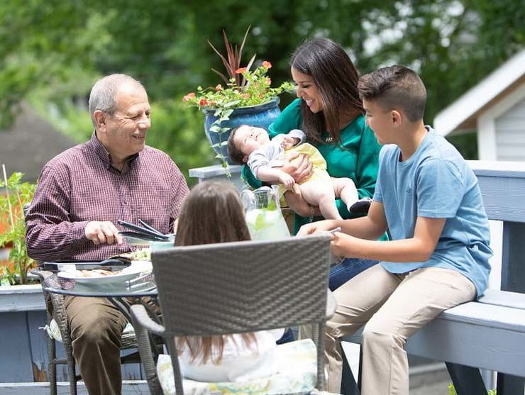 what to expect your first 2 weeks with a newborn