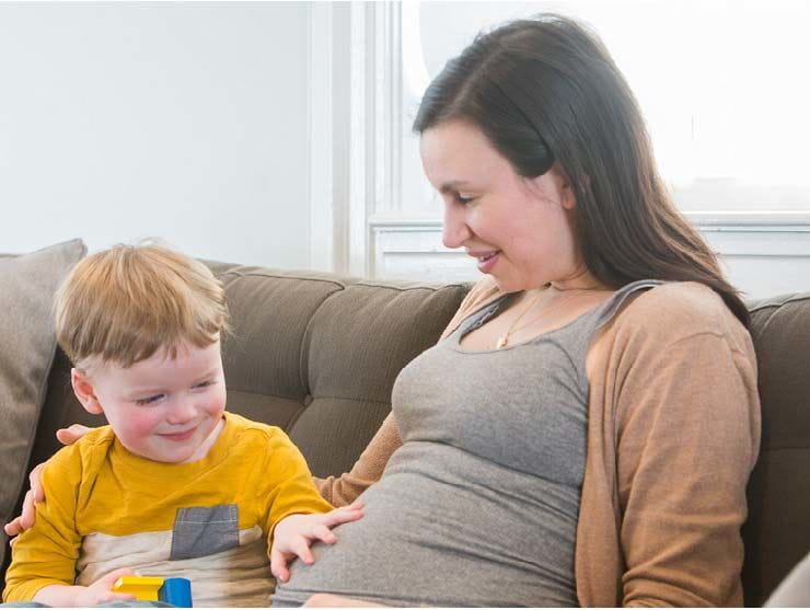 how to share pregnancy updates with long-distance family and friends