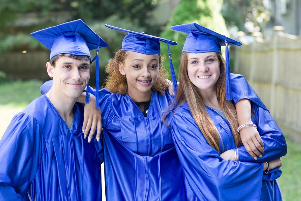 College coach giving advice to students about admission processes